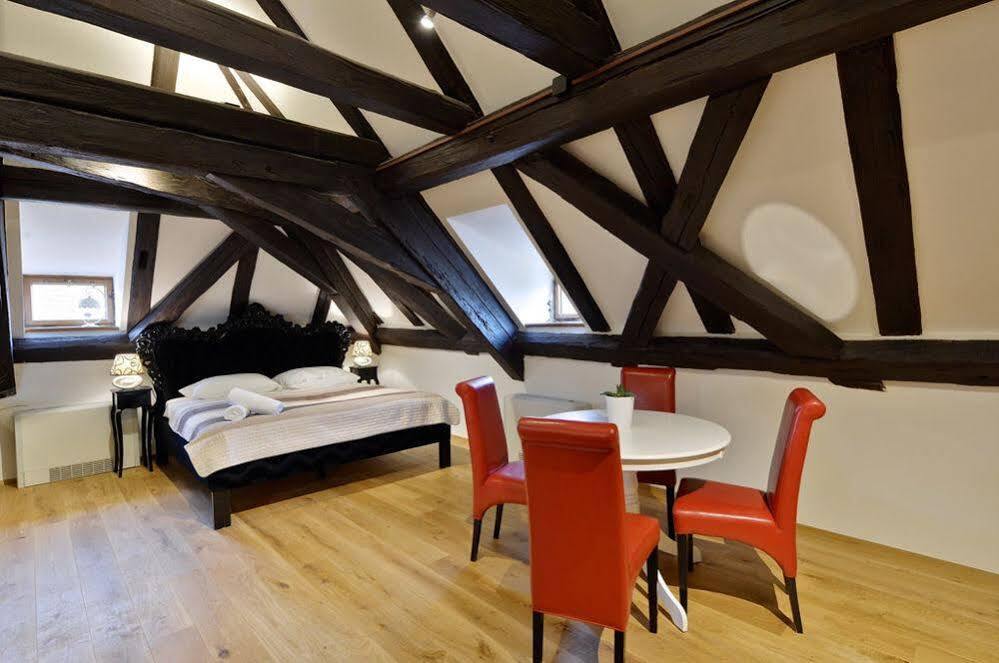 Old Town Boutique Apartments Prague Luaran gambar